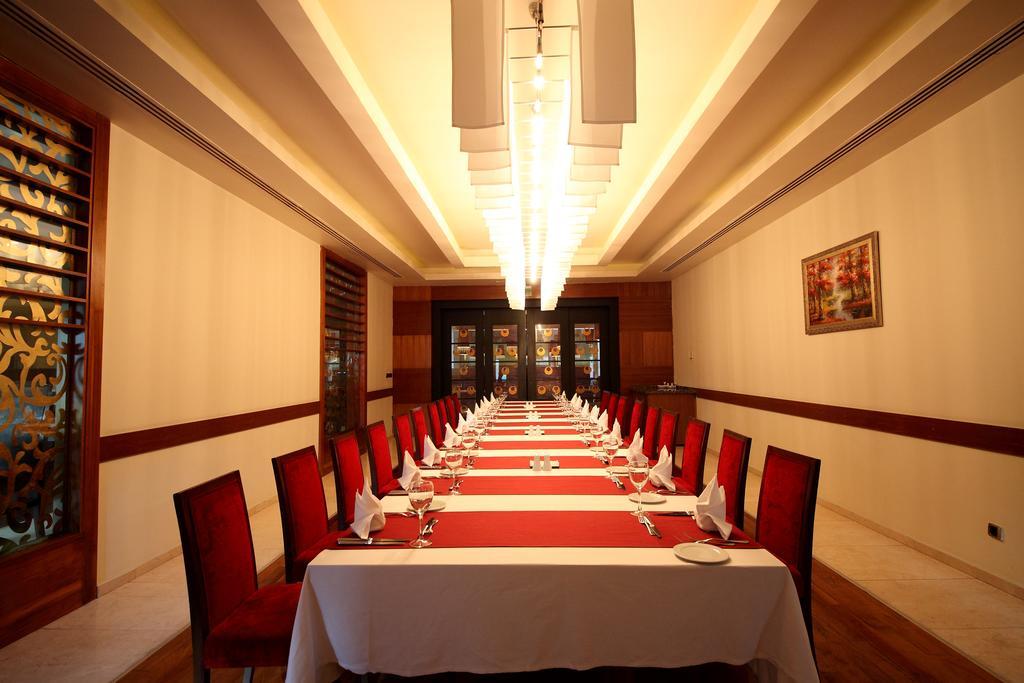 Dedeman Konya Hotel Convention Center Екстер'єр фото